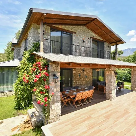 Yaba 1 Villa Villa